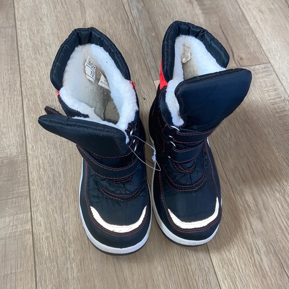 Snow boots - Picture 1 of 4
